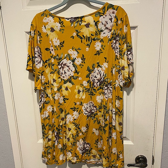 Super Soft Yellow Flower Blouse - Picture 2 of 4